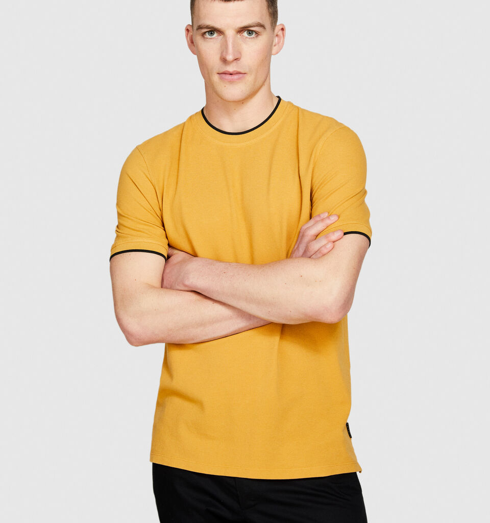 Clashing t-shirt - men's short sleeve t-shirts - Mustard | Sisley image number 4
